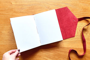 All-media recycled cartridge paper pages make this leather sketchbook versatile and practical