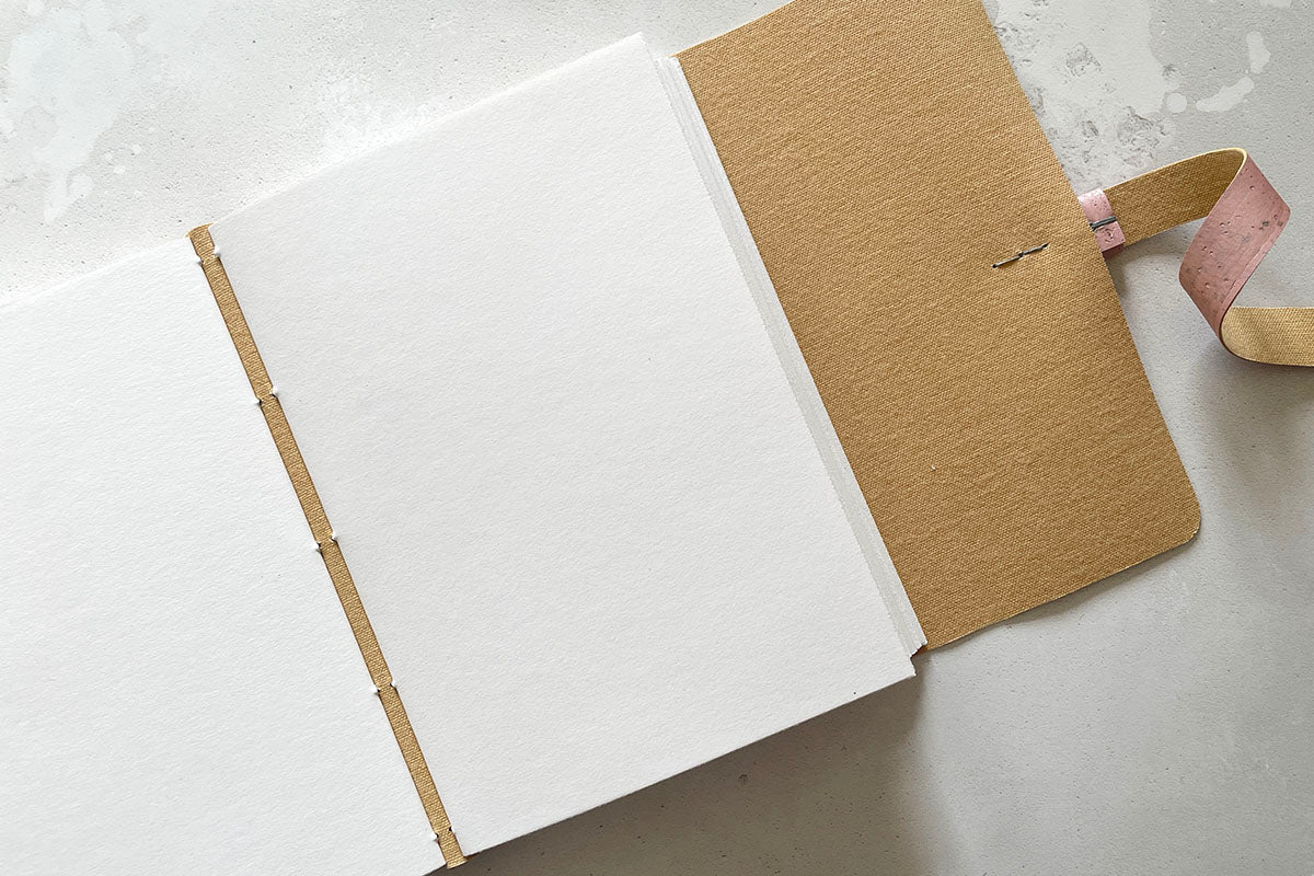 A5 Cork Vegan Sketchbook with 140gsm recycled multipurpose cartridge paper pages that stay open for easy use. 