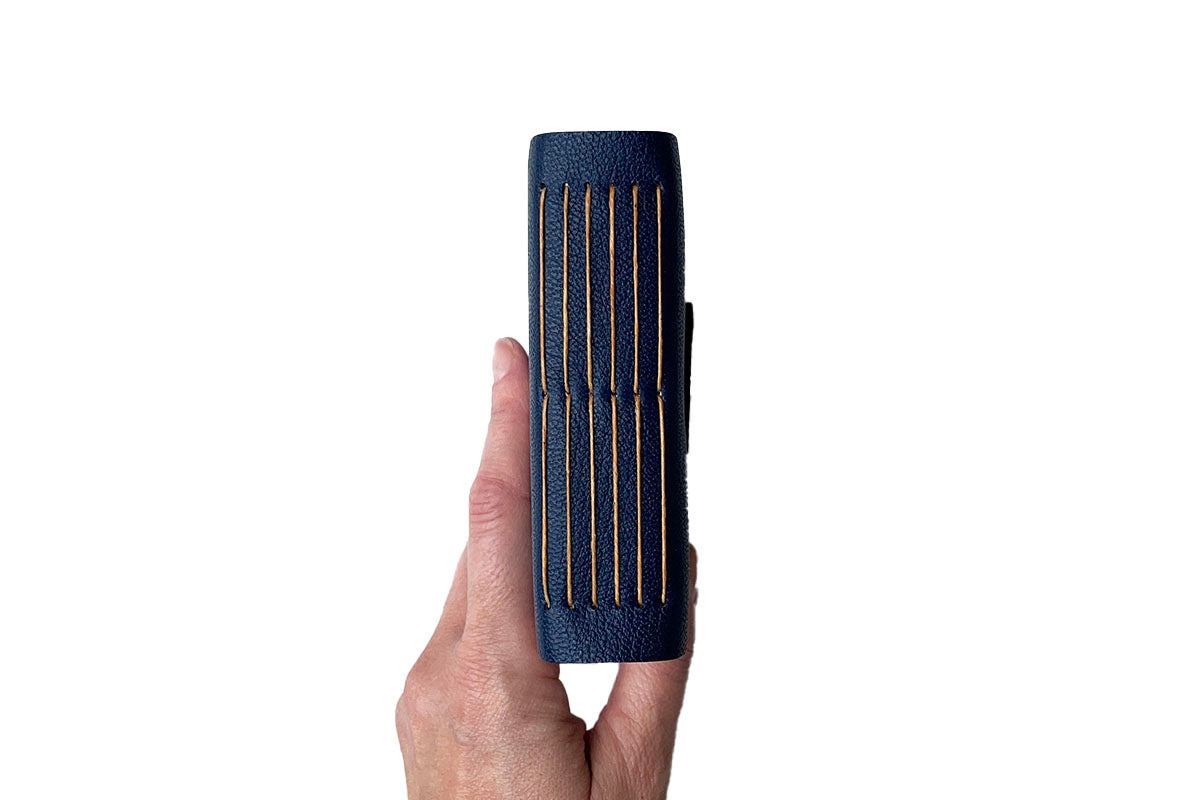 Longstitch exposed spine allows pages of Sketchbook to stay open on a desk for ease of use. 